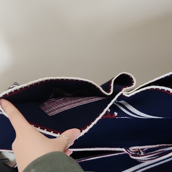 Poncho Shrug with front tie and fringe. - Picture 7 of 9